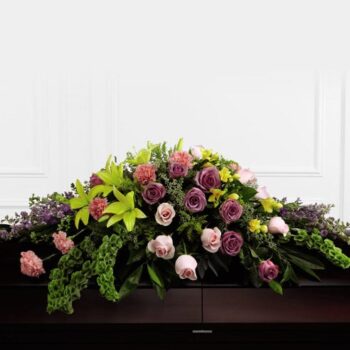 Cubre caja de rosas, lilis y claveles