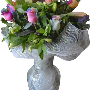 Florero con rosas arcoíris